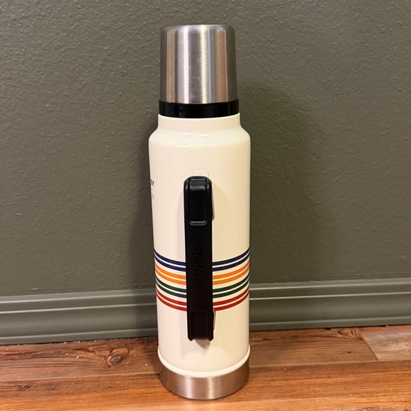 Stanley X Pendleton Cream/White Striped Vacuum Thermos with Handle 1.5 qt - Picture 5 of 10